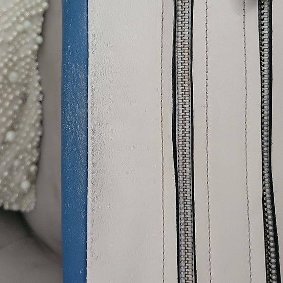 MARC by Marc Jacobs  White/Blue Crossbody - Picture 12 of 16
